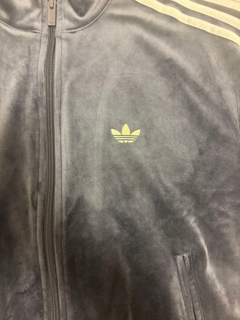 アディダス　ベロアトラックジャケット
