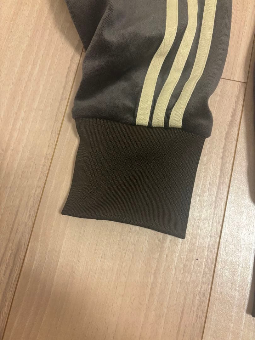 アディダス　ベロアトラックジャケット