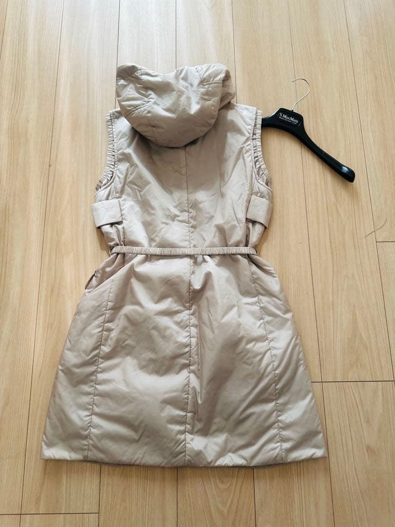 エスマックスマーラ‘SMaxMara☆ビジューフード付軽量ダウンロングベスト40