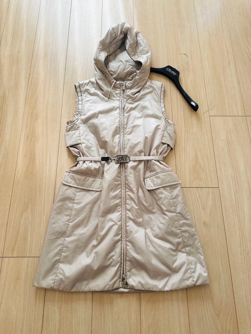 エスマックスマーラ‘SMaxMara☆ビジューフード付軽量ダウンロングベスト40