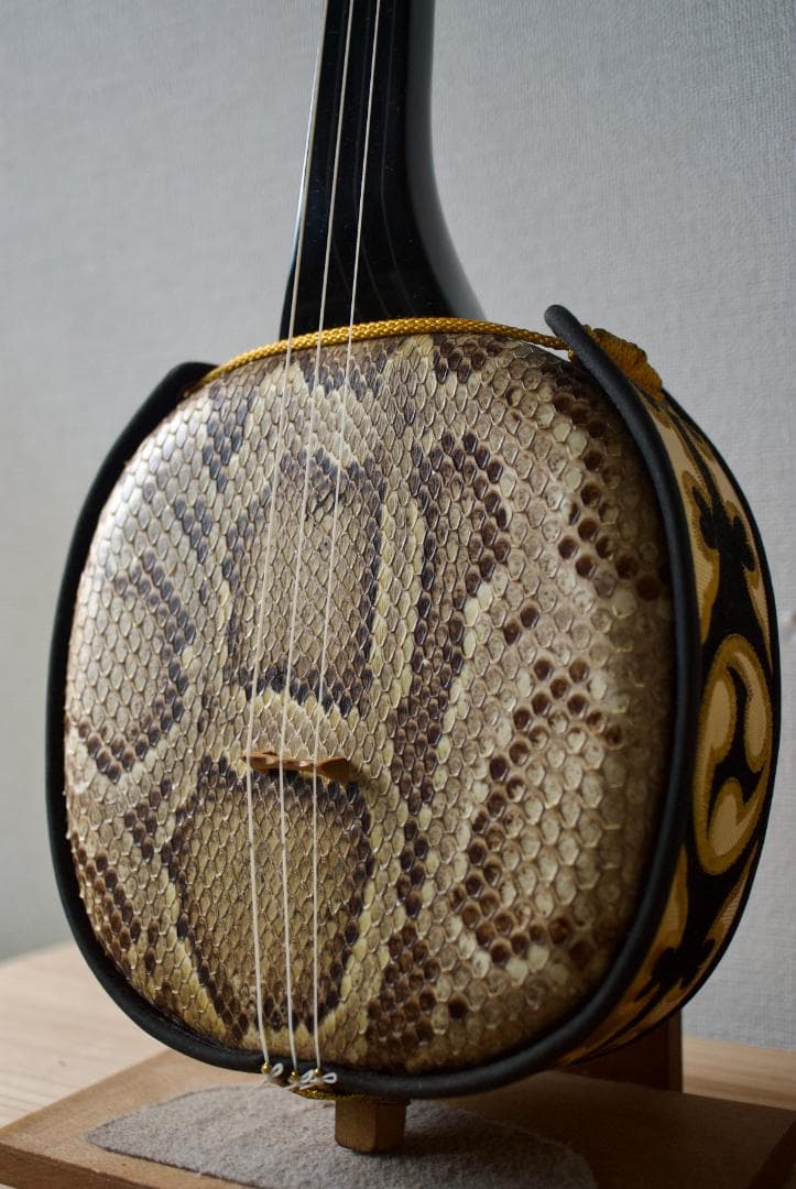 三線　沖縄　本皮強化張り ソフトケース付　初心者　三味線　送料込み