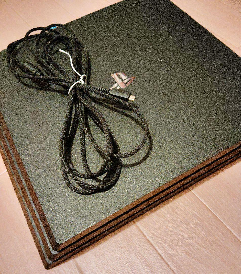 PS4 Pro 本体　CUH-7000BB01