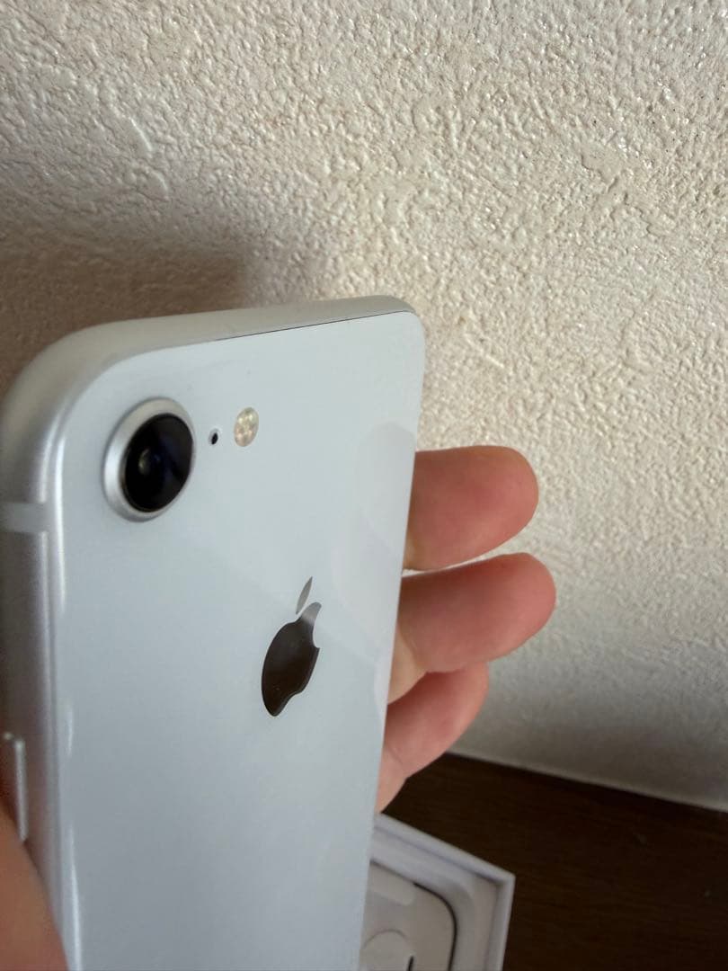 iPhone 8 シルバー　64GB バッテリー97%