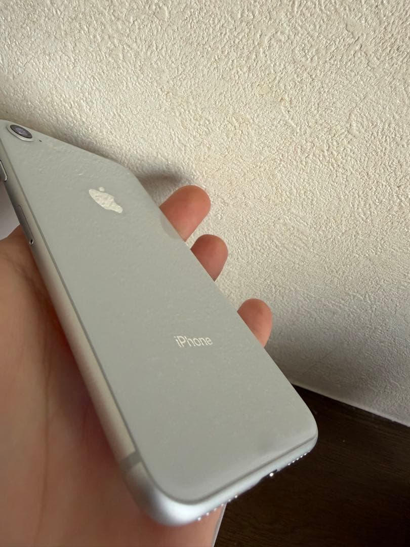 iPhone 8 シルバー　64GB バッテリー97%