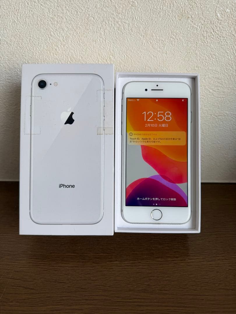 iPhone 8 シルバー　64GB バッテリー97%