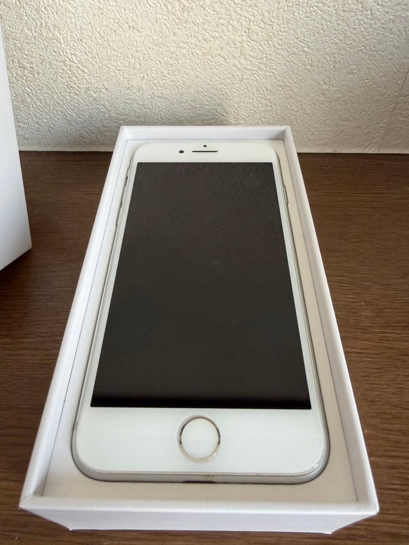 iPhone 8 シルバー　64GB バッテリー97%