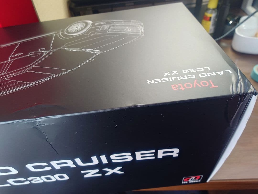 LCD Models 1/18 ランドクルーザー300 ZX