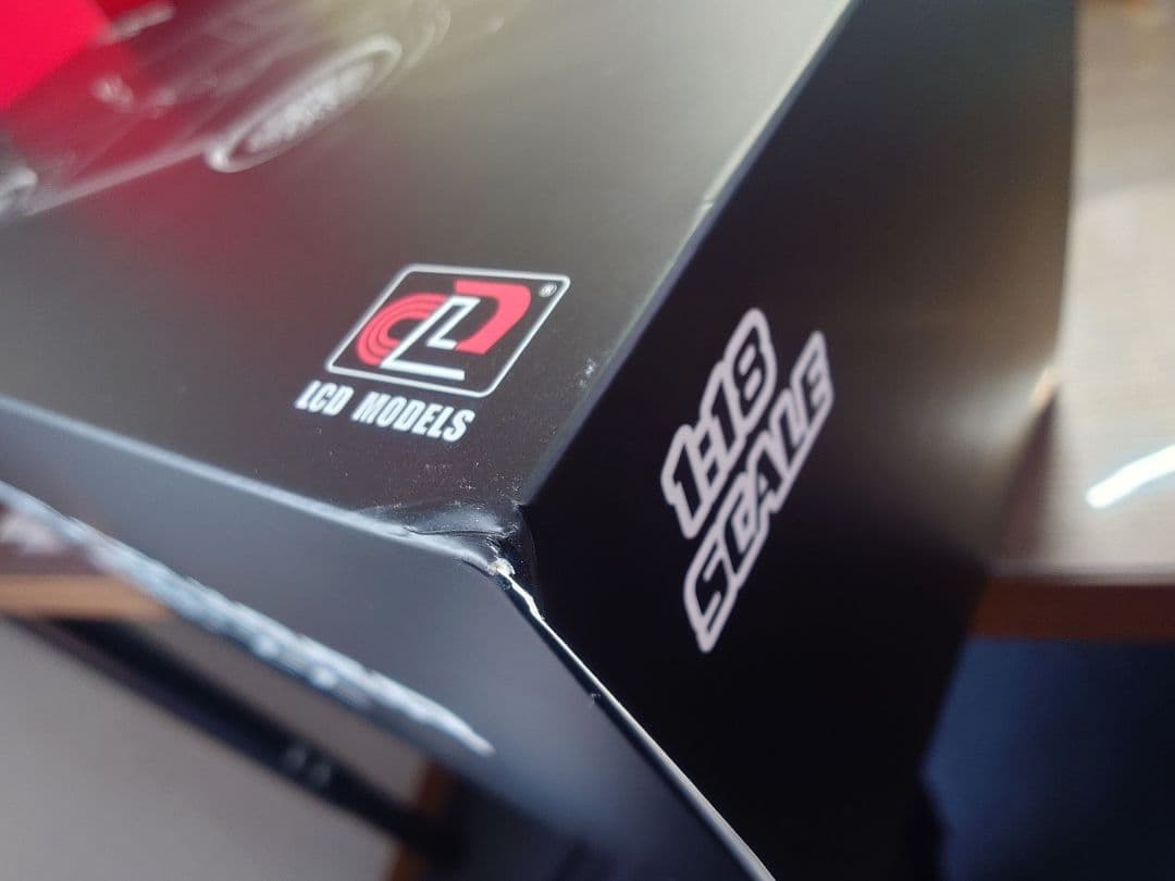 LCD Models 1/18 ランドクルーザー300 ZX