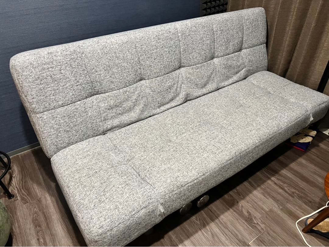 グレーのファブリックソファベッド