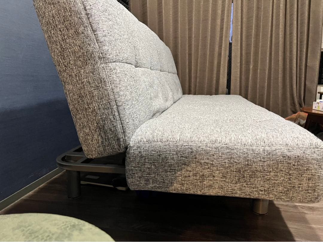 グレーのファブリックソファベッド