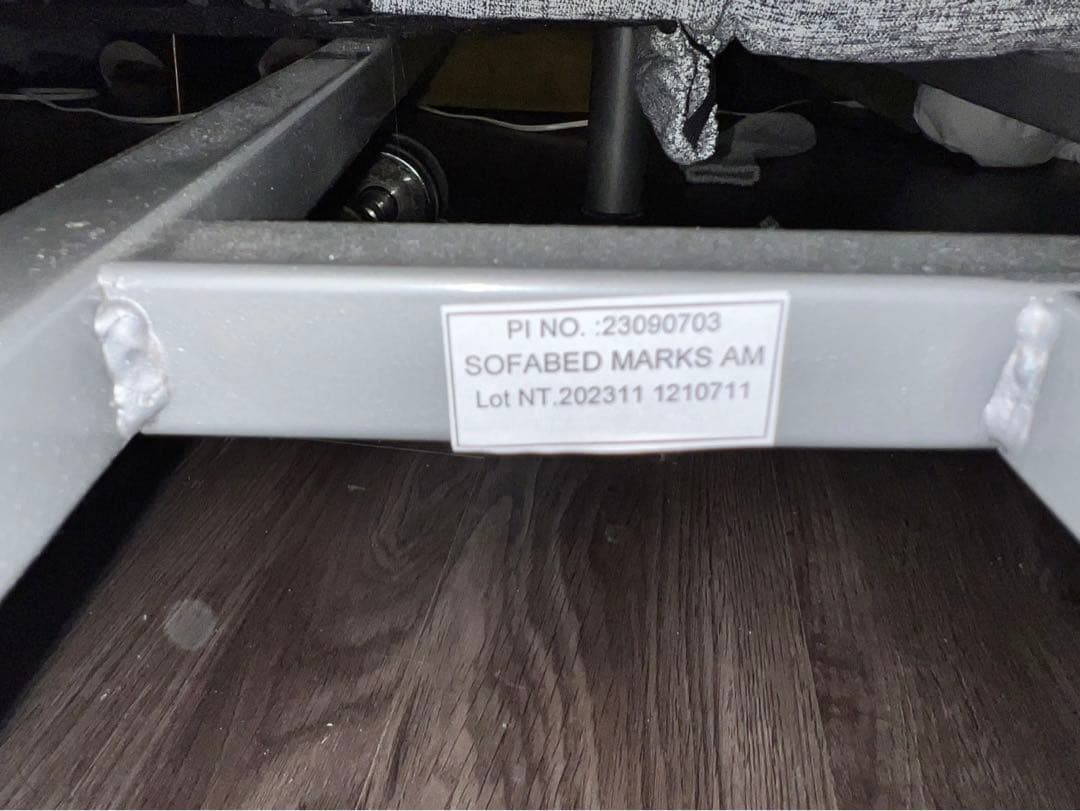 グレーのファブリックソファベッド