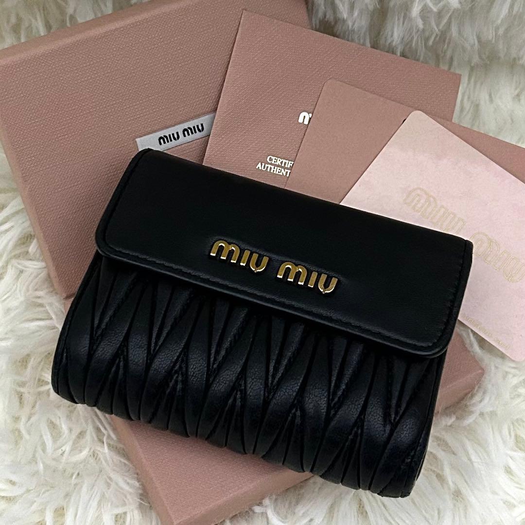 【極美品】ICチップ内蔵 MIUMIU マテラッセ レザー 二つ折り財布