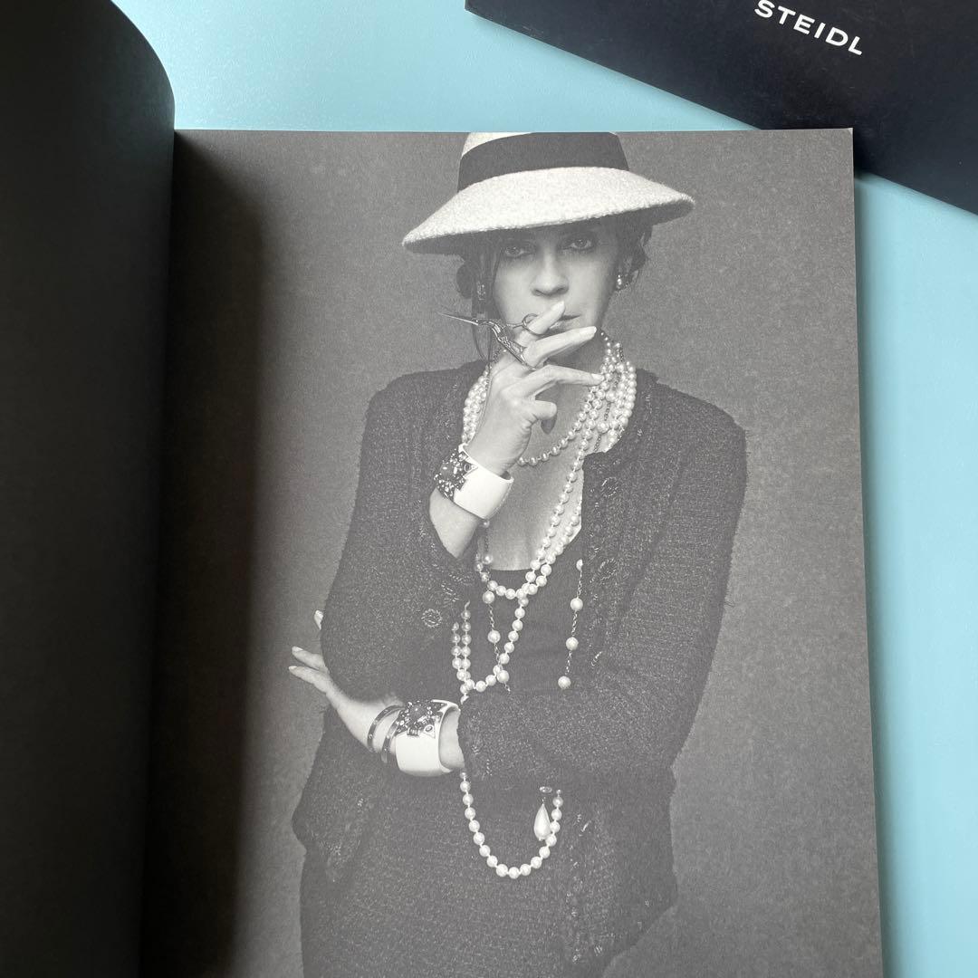 The Little Black Jacket 写真集 シャネル