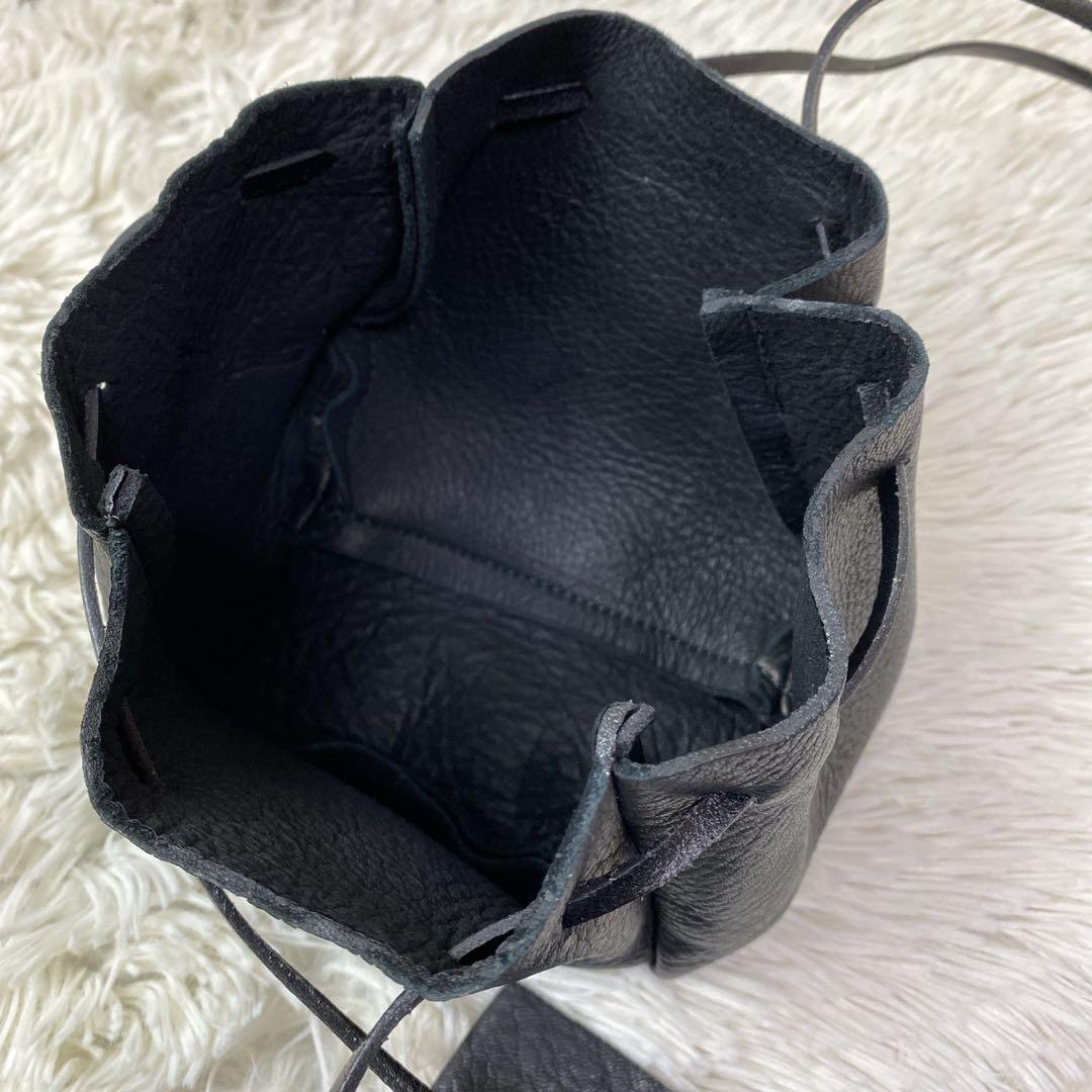 cokia ブラックレザー巾着型　ミニショルダーバッグ　ポシェット