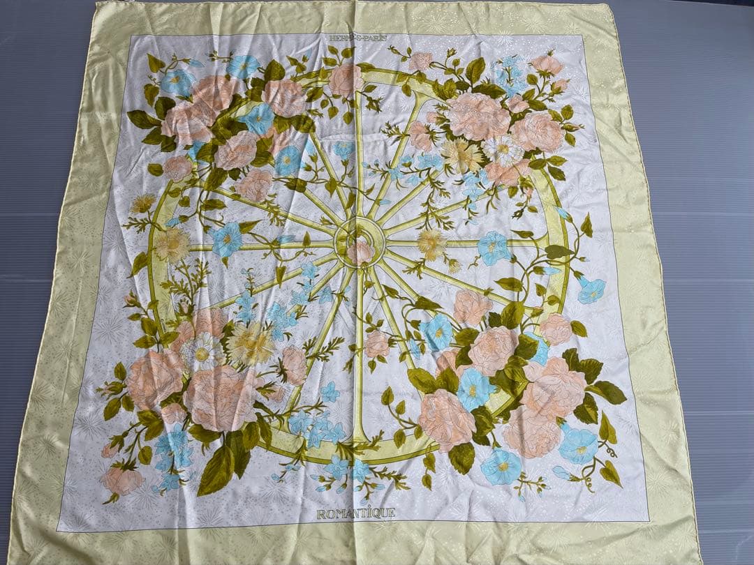 HERMES エルメス　スカーフ　カレ90