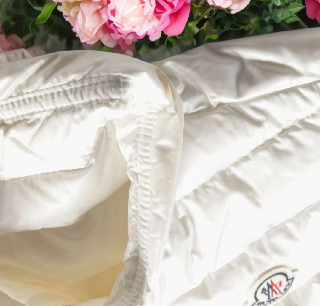 MONCLER 付属品有り！真っ白で可愛い！レア色！モンクレール　ダウン ベスト