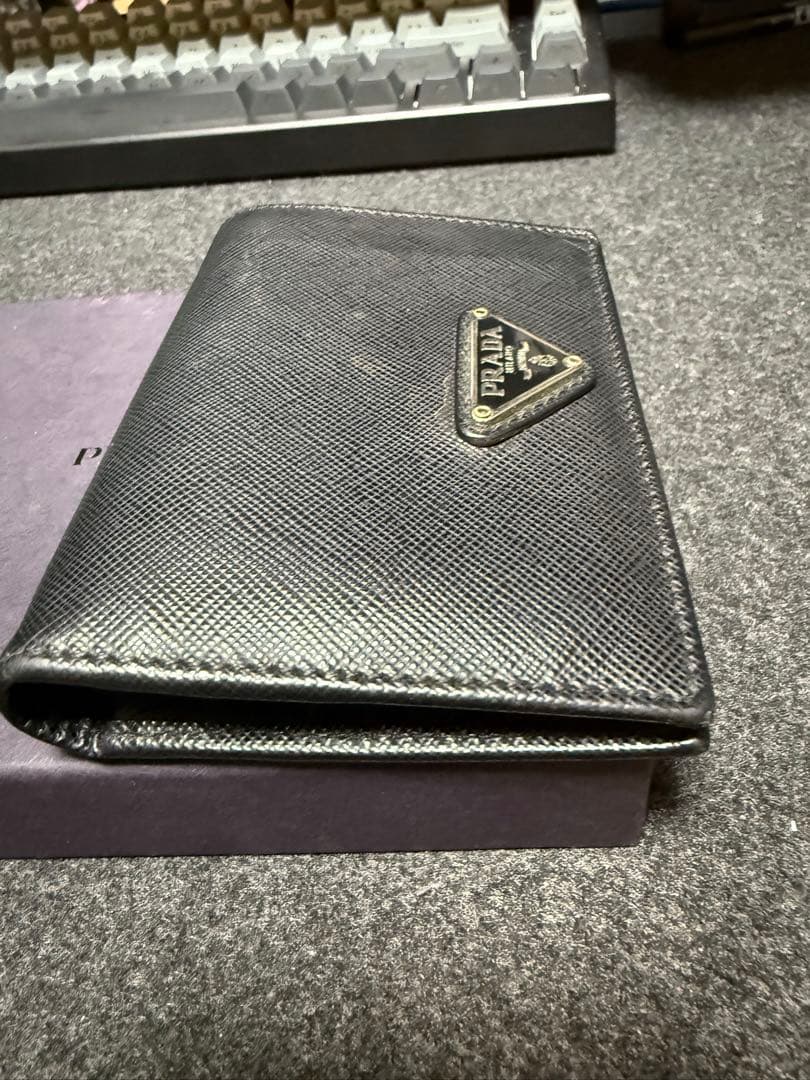 美品　PRADA サフィアーノレザー 二つ折り財布 ブラック