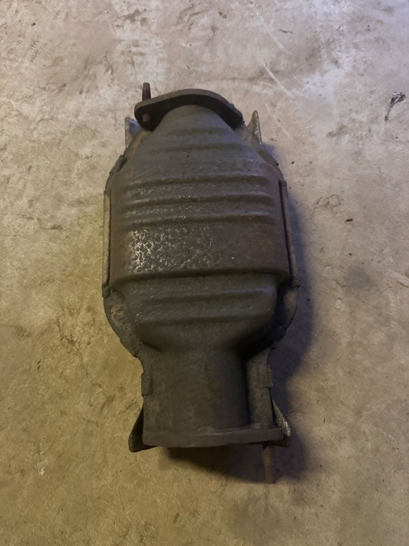 C35 ローレル　純正触媒