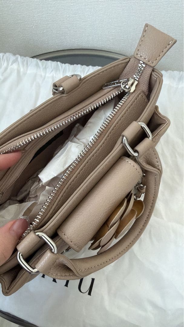 riu Rose phone bag ベージュ　未使用