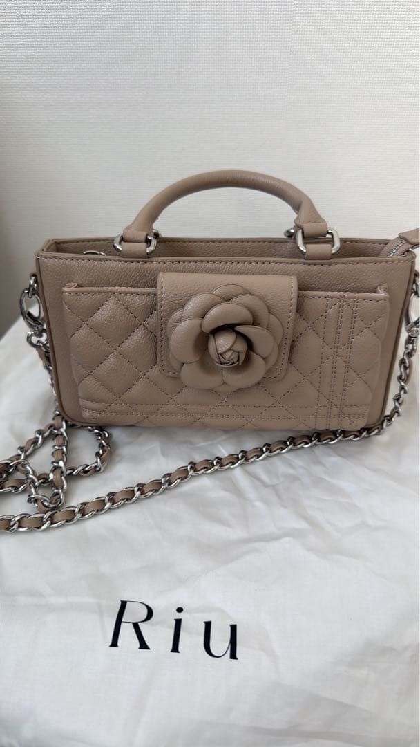riu Rose phone bag ベージュ　未使用