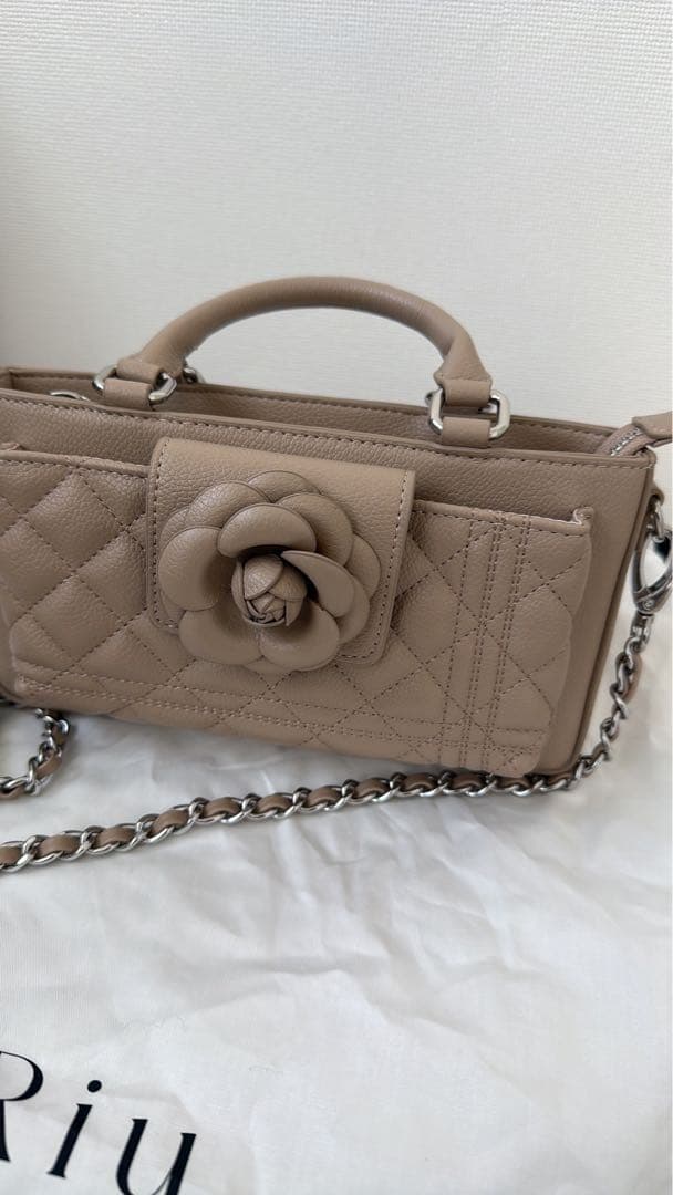 riu Rose phone bag ベージュ　未使用