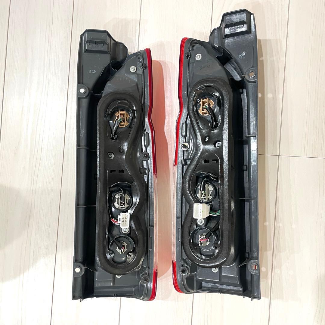 ハイエース　トヨタ純正　テールランプ　7型外し