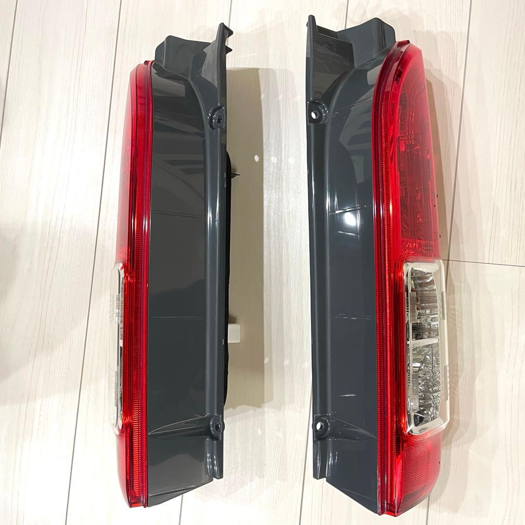 ハイエース　トヨタ純正　テールランプ　7型外し