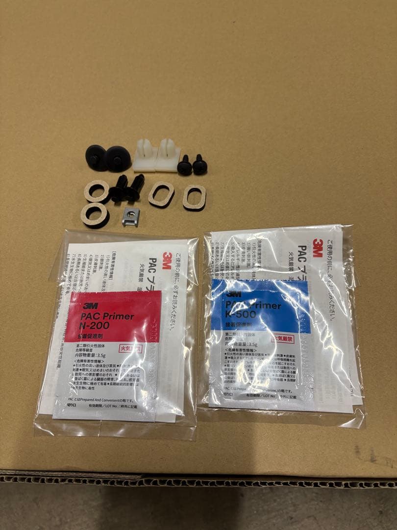 カローラクロス前期　モデリスタカラードフェンダ 左右フェンダー、右リヤドアのみ