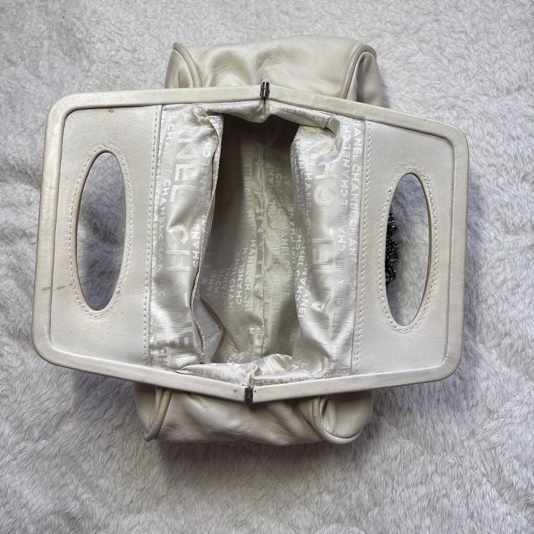 ホワイトレザー ハンドバッグ チェーン付き