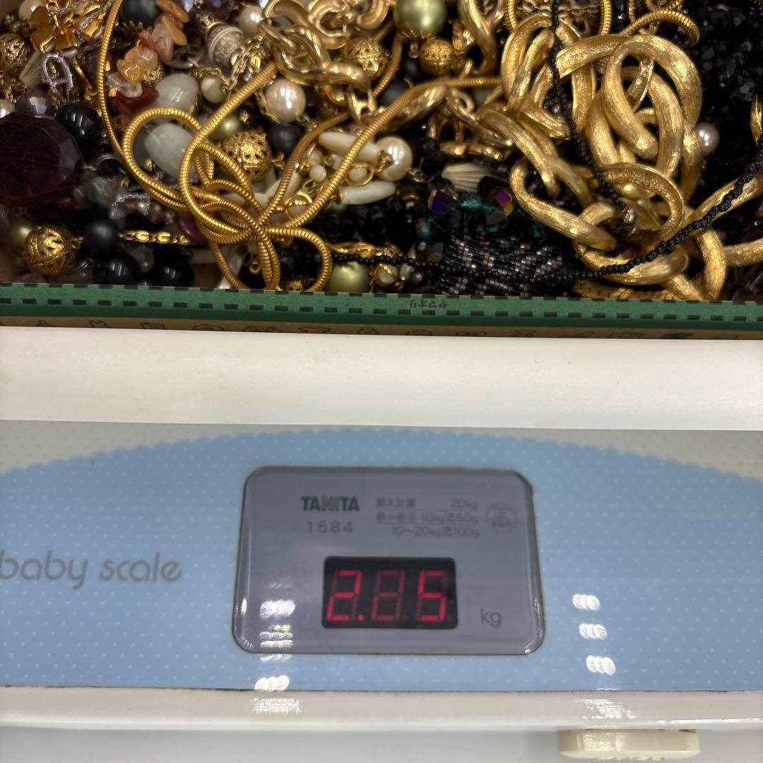 イミテーション　アクセサリー　まとめ売りセット約2キロ