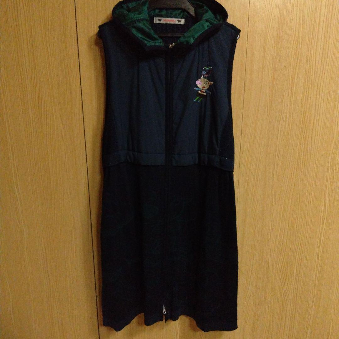 専用です。アルベロベロ刺繍キャラクター付きネイビーベスト