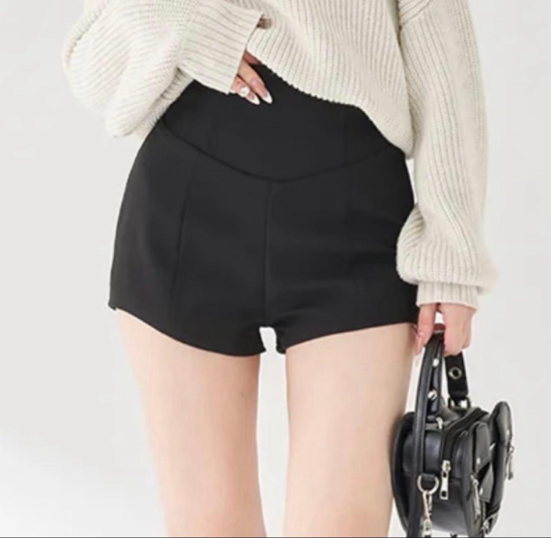 ✩.*˚☆☆☆☆ダーリッチ 美シルエットショートパンツ ブラック
