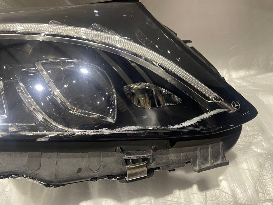 【ゆ　　】ベンツ　前期　Cクラス　純正　LED　右　ヘッドライト