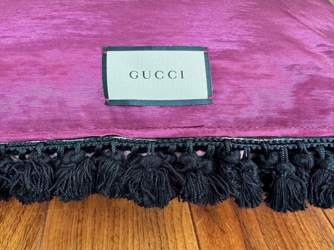 GUCCI フローラルクッション