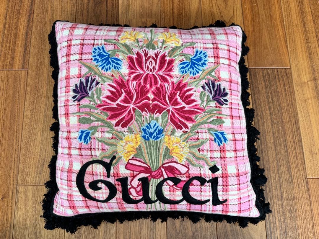 GUCCI フローラルクッション