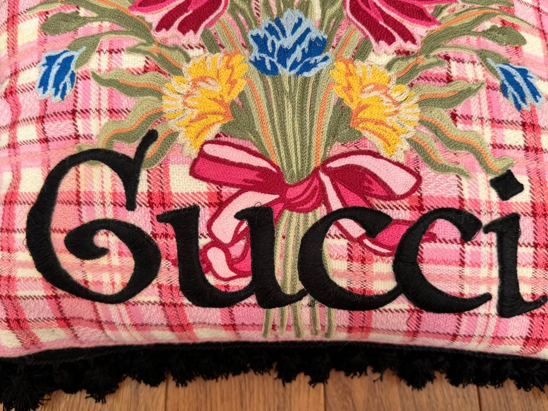 GUCCI フローラルクッション
