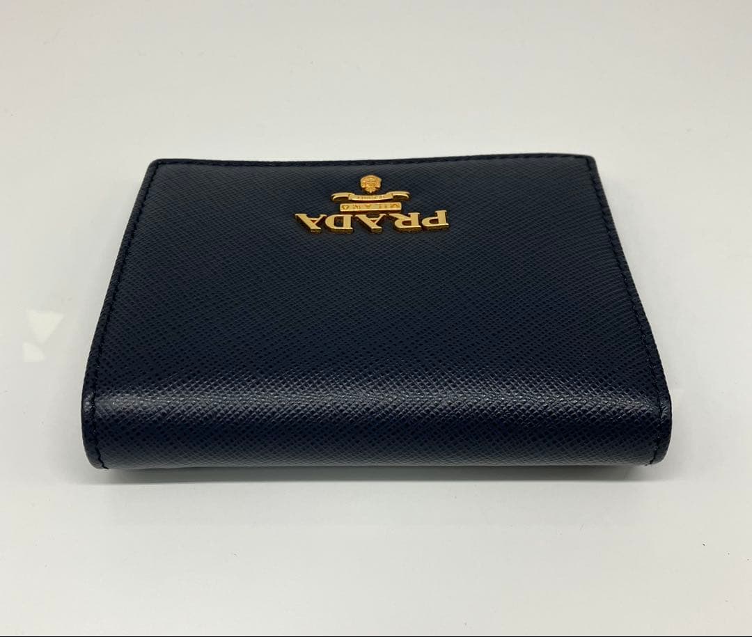 ⭐️ 新型 極美品 プラダ サフィアーノ メタル コンパクト 折り財布 ネイビー