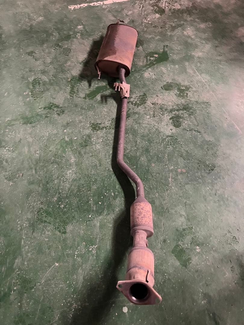 た*き様 トヨタ マフラー　触媒　ZWR80 ハイブリッド