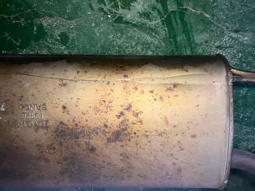 た*き様 トヨタ マフラー　触媒　ZWR80 ハイブリッド