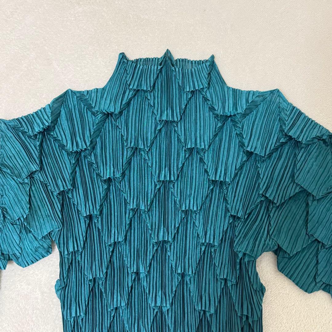 極美品✨ISSEY MIYAKE 立体プリーツ　変形　エメラルドグリーン