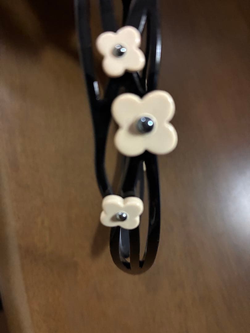 アレクサンドルドゥパリ　モノトーンフラワーモチーフ カチューシャ　新品