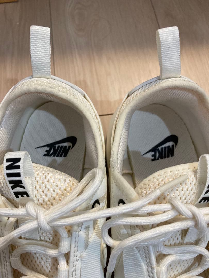 【ほぼ新品】NIKE WMNS TC7900 dd9682-100 25.5cm