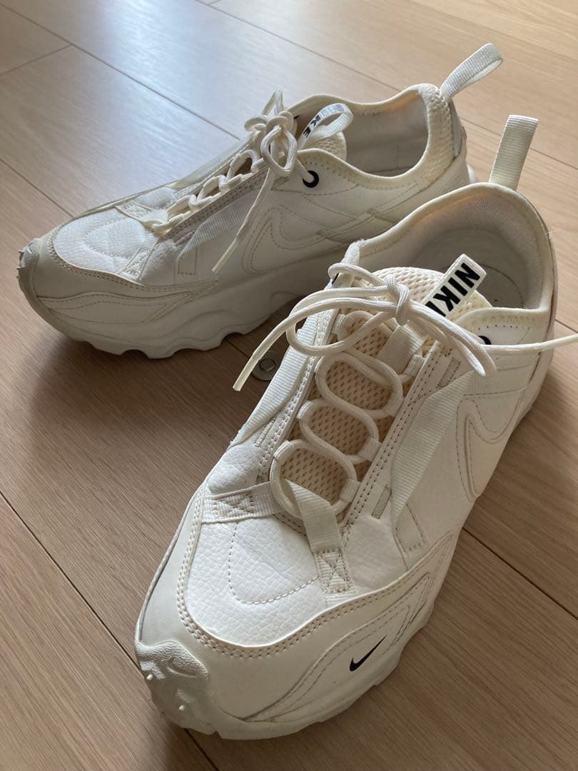 【ほぼ新品】NIKE WMNS TC7900 dd9682-100 25.5cm