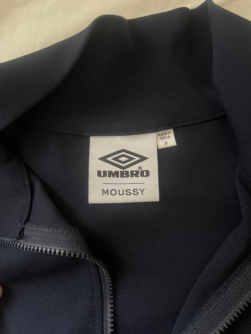 トラックジャケット　(umbro × moussy)