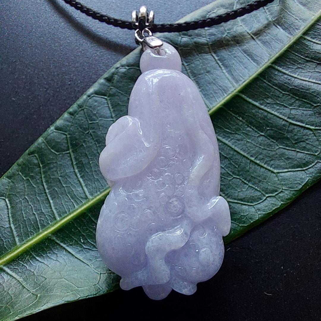 鑑別書付・無処理天然ミャンマー産本翡翠白菜ラベンダー金運アップペンダント8174