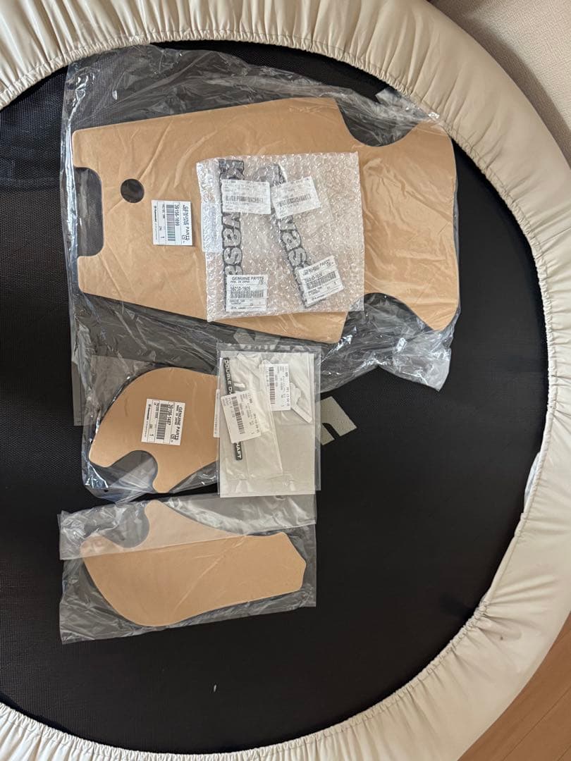 モンキー877【純正】【新品】【未使用】ゼファー1100 外装セット