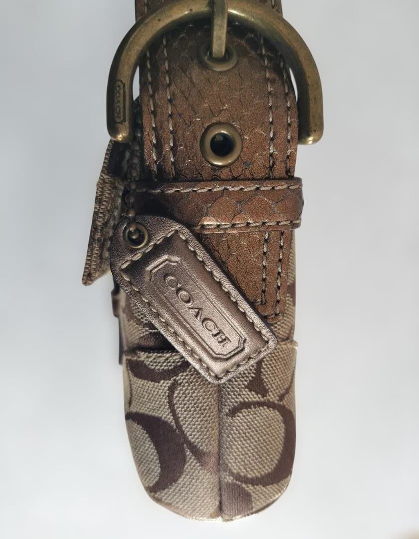 ＣＯＡＣＨ セミショルダーバッグ　８Ｋ３８