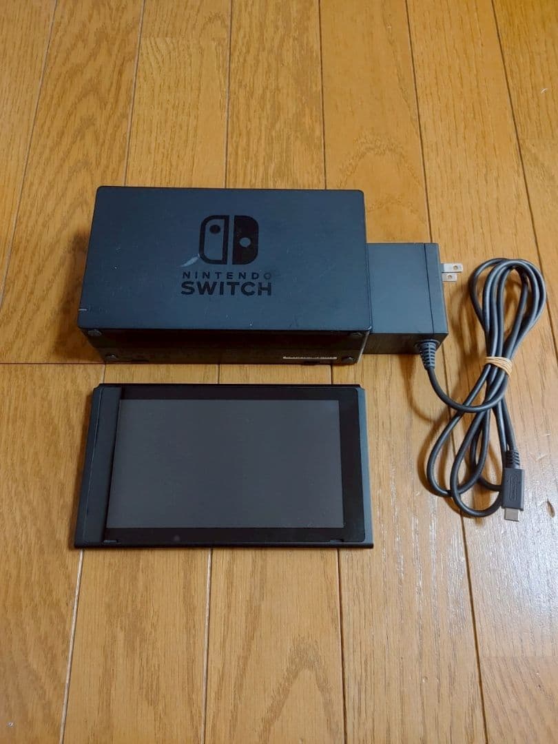 ニンテンドースイッチ本体　ドック　電源ケーブル付属　ジャンク