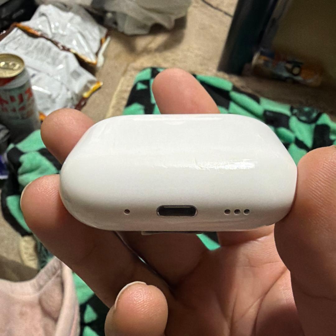 AirPods Pro3本体 、ケースに目立つ傷あり。正常に使用可能