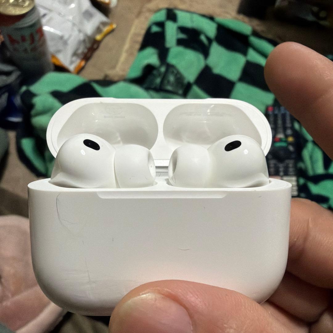 AirPods Pro3本体 、ケースに目立つ傷あり。正常に使用可能